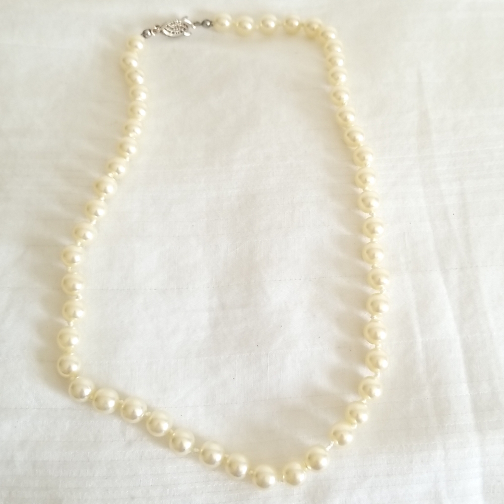 Silver Pearl Necklace - Picture 2 of 5